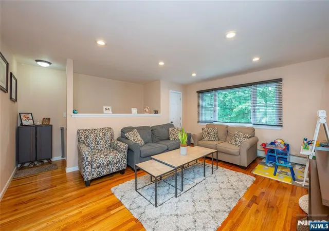 Photo 3 of Condo for sale at 24 Manchester Ct #62, Wayne, NJ 07470 | MLS# 26029519 | Listing updated on 2026-10-09