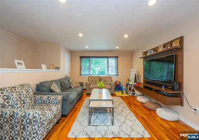 Photo 4 of Condo for sale at 24 Manchester Ct #62, Wayne, NJ 07470 | MLS# 26029519 | Listing updated on 2026-10-09