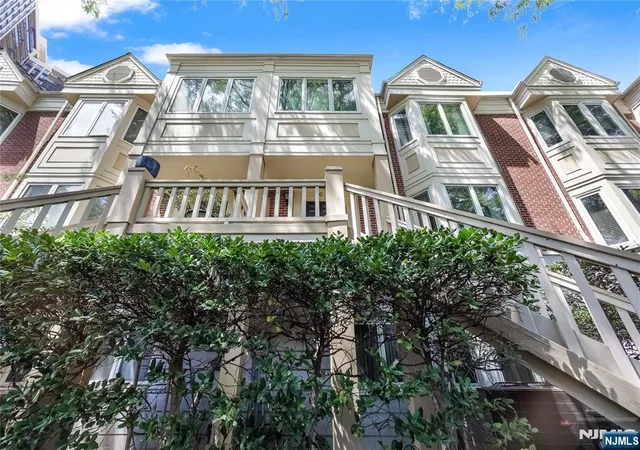 2nd image of 10 Lenox Ct, Fort Lee, NJ 07024 | MLS# 26029521