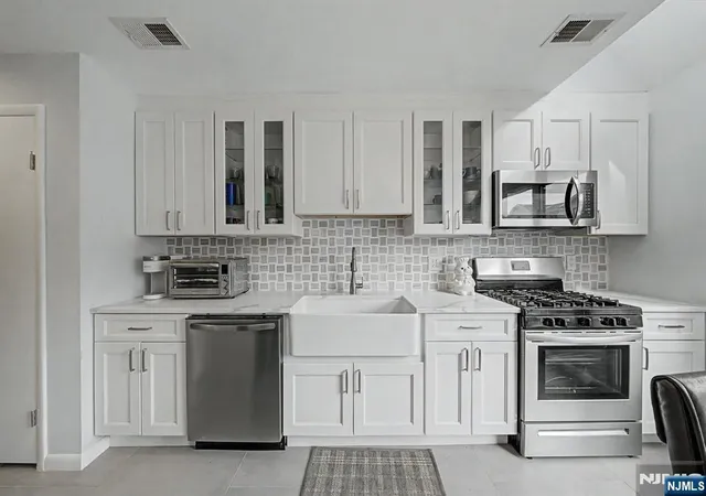 Photo 4 of Sale Pending at 486 West St, Fort Lee, NJ 07024 | MLS# 26029538 | Listing updated on 2026-09-14