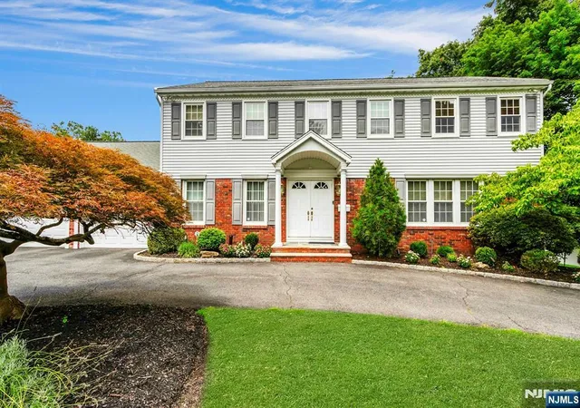 Photo 4 of Single family home for sale at 56 O Shaughnessy Ln, Closter, NJ 07624 | MLS# 26029568 | Listing updated on 2026-09-13