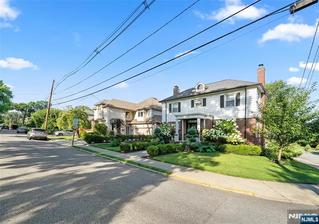 3rd image of 1124 Abbott Blvd, Fort Lee, NJ 07024 | MLS# 26029584
