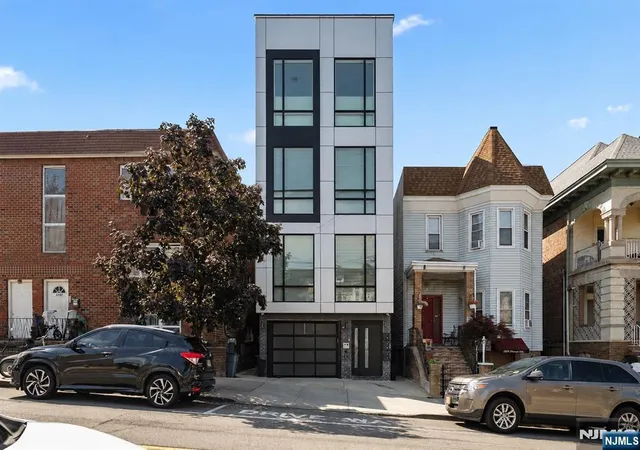 Listing Photo 2 - Condo for sale in building located at 3305 Pleasant Ave, Union City, NJ 07087 - Unit #2