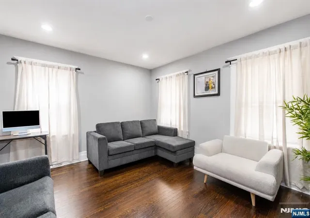 Listing Photo 4 - Condo for sale in building located at 22 Comfort Pl, Clifton, NJ 07011