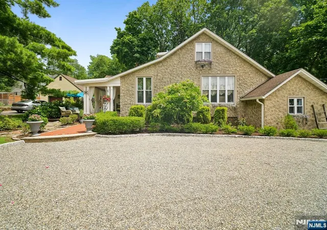 2nd image of 40 Edgewood Ave, West Orange, NJ 07052 | MLS# 26029643