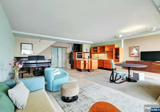 Photo 3 of House for sale at 3 Horizon Rd #1033, Fort Lee, NJ 07024 | MLS# 26029654 | Listing updated on 2026-08-24