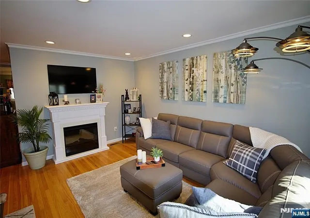 3rd image of 226 Irving Pl, Lyndhurst, NJ 07071 | MLS# 26029663