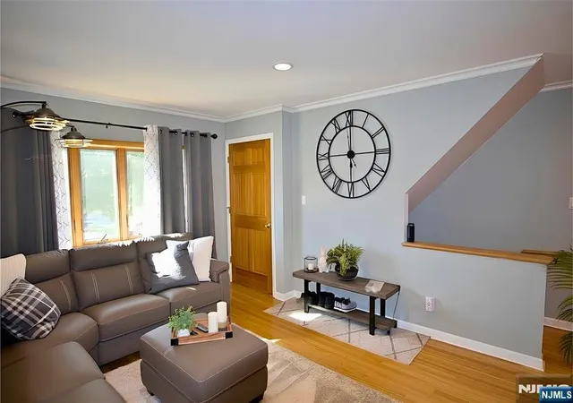 5th image of 226 Irving Pl, Lyndhurst, NJ 07071 | MLS# 26029663
