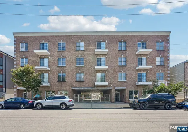 Listing Photo 4 - Condo for sale in building located at 411-419 Chestnut, Newark, NJ 07105 - Unit #3 B