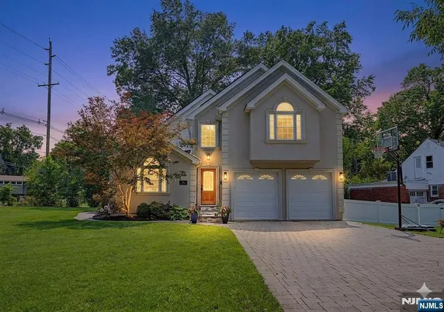 Photo 1 of Single family home for sale at 11 Hanover Pl, Glen Rock, NJ 07452 | MLS# 26029673 | Listing updated on 2026-09-16