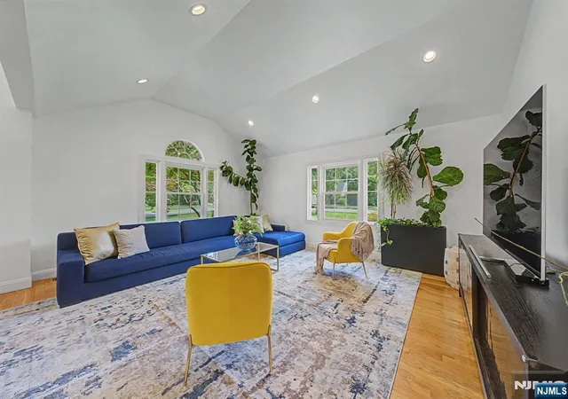 Photo 4 of Single family home for sale at 11 Hanover Pl, Glen Rock, NJ 07452 | MLS# 26029673 | Listing updated on 2026-09-16