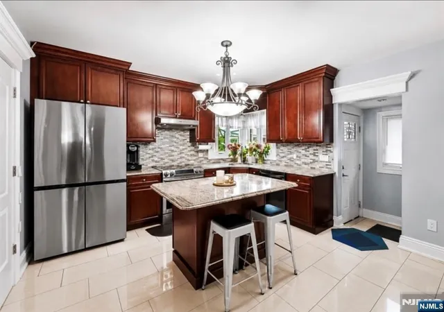 3rd image of 190 Totowa Rd, Totowa, NJ 07512 | MLS# 26029728