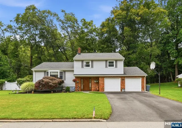 Photo 2 of Sale Pending at 213 Alberon Dr, Park Ridge, NJ 07656 | MLS# 26029743 | Listing updated on 2026-08-31