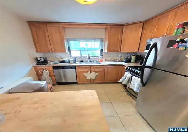 3rd image of 2165d N Central Rd, Fort Lee, NJ 07024