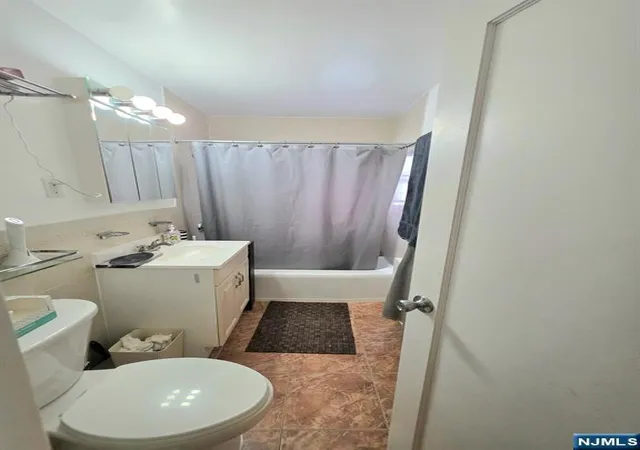 5th image of 2165d N Central Rd, Fort Lee, NJ 07024