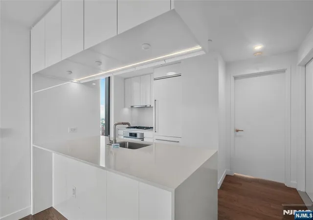 2nd image of 99 Hudson St, Jersey City, NJ 07302