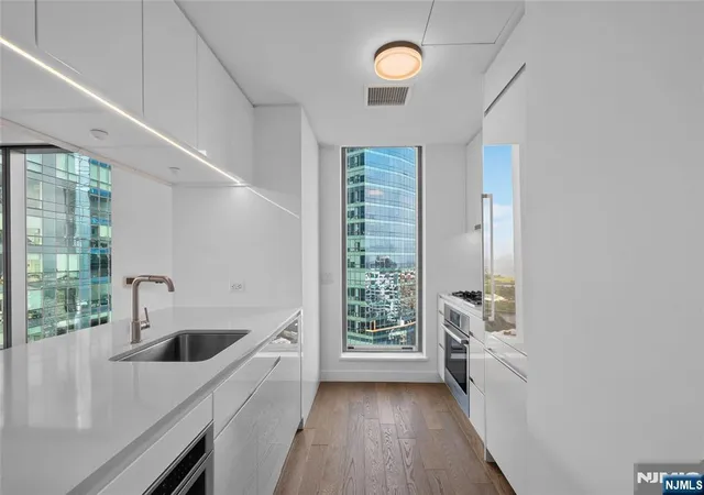 3rd image of 99 Hudson St, Jersey City, NJ 07302