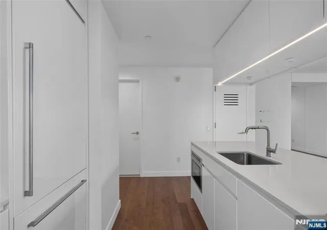 4th image of 99 Hudson St, Jersey City, NJ 07302