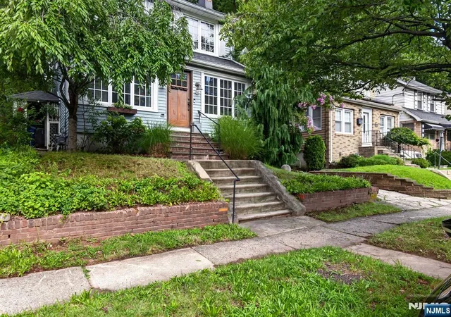 Photo 3 of Single family home for sale at 772 Broad St, Bloomfield, NJ 07003 | MLS# 26029801 | Listing updated on 2026-08-13