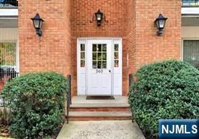 Listing Photo 5 - Condo for sale in building located at 560 Cross St, Harrison, NJ 07029 - Unit #217
