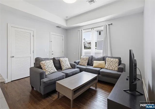Listing Photo 5 - Condo for sale in building located at 25 Grunwald St, Clifton, NJ 07013