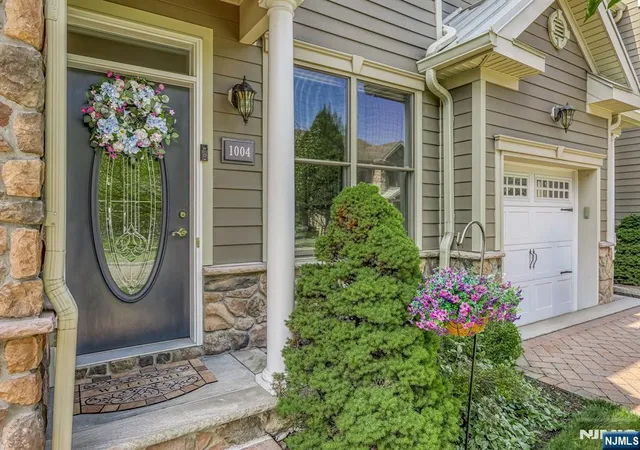 Photo 3 of Sale Pending at 1004 Whitney Ln, Allendale, NJ 07401 | MLS# 26029926 | Listing updated on 2026-08-20