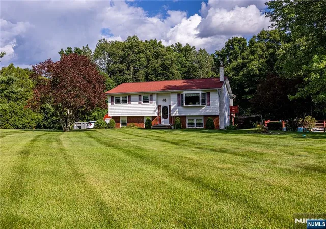 3rd image of 3 Sawmill Rd, Vernon, NJ 07460 | MLS# 26029937