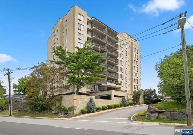 2nd image of 1 Wall St #2E, Fort Lee, NJ 07024 | MLS# 26029941