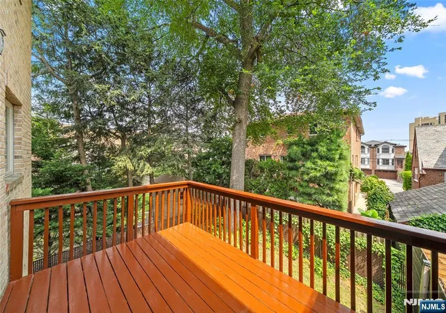 2nd image of 233 Knox Ave, Cliffside Park, NJ 07010
