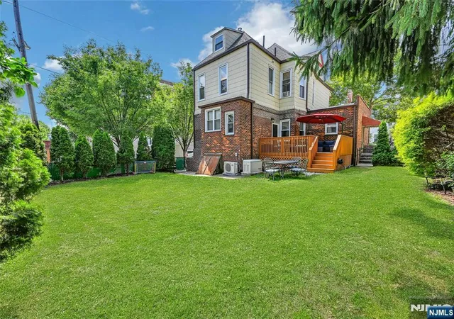 Photo 2 of Single family home for sale at 200 202 Oak St, Weehawken, NJ 07086 | MLS# 26029953 | Listing updated on 2026-08-11