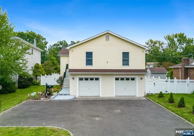 Photo 4 of House for sale at 7 Henoch Ave, Clifton, NJ 07013 | MLS# 26029959 | Listing updated on 2026-10-03