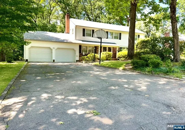 Photo 3 of Single family home for sale at 24 Tremont Ter, Livingston, NJ 07039 | MLS# 26029962 | Listing updated on 2026-08-08