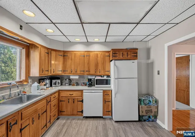 3rd image of 130 Rowland Ave, Clifton, NJ 07012 | MLS# 26029991
