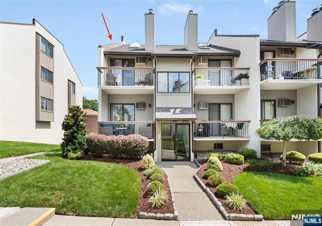 Photo 2 of Sale Pending at 102 West Ridge Mews, Wood Ridge, NJ 07075 | MLS# 26030019 | Listing updated on 2026-09-04