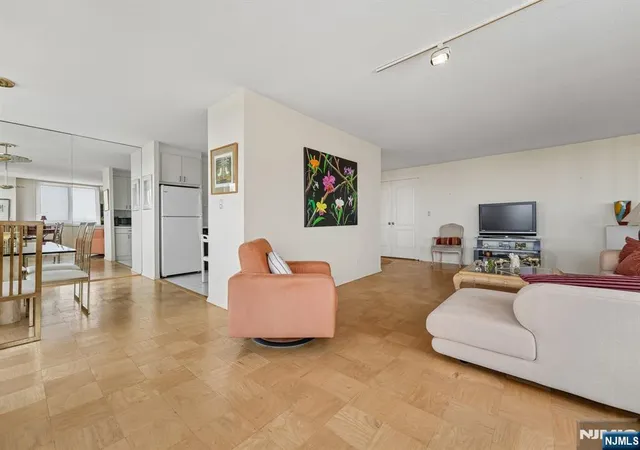 3rd image of 2150 Ctr Ave, Fort Lee, NJ 07024