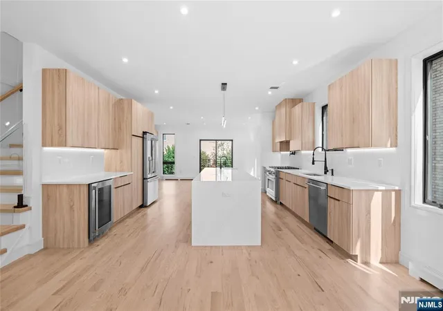 Photo 4 of Sale Pending at 465b 1st Street, Palisades Park, NJ 07650 | MLS# 26030037 | Listing updated on 2026-08-18
