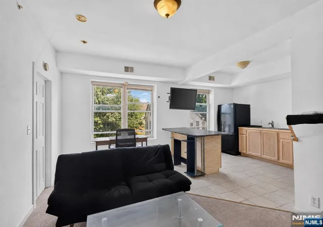 3rd image of 133 Maple Ave, East Orange, NJ 07017