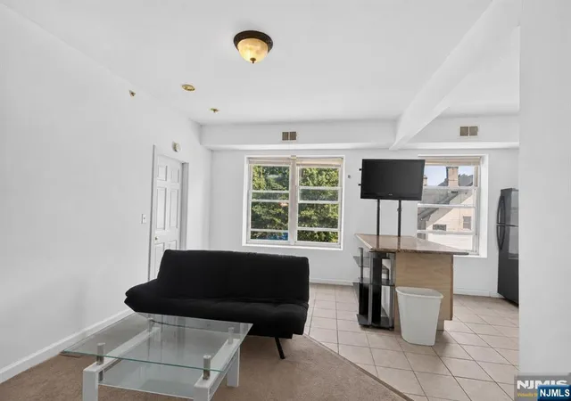 5th image of 133 Maple Ave, East Orange, NJ 07017