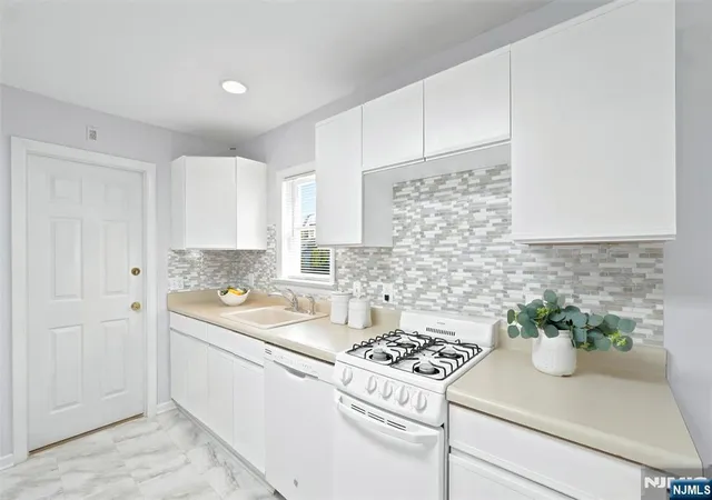 Photo 4 of Sale Pending at 888 Lake St, Newark, NJ 07104 | MLS# 26030086 | Listing updated on 2026-08-28