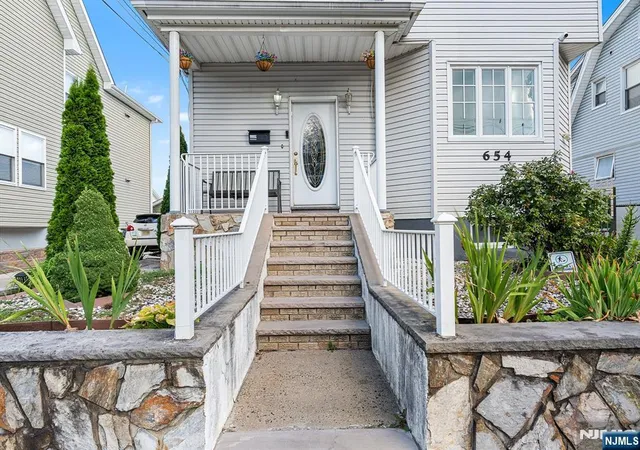 Photo 3 of Single family home for sale at 656 Devon St, Kearny, NJ 07032 | MLS# 26030130 | Listing updated on 2026-08-17