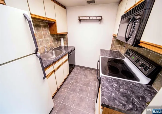 Photo 4 of Condo for sale at 89 Kansas St #3D, Hackensack, NJ 07601 | MLS# 26030141 | Listing updated on 2026-08-24