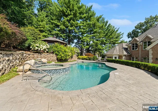 4th image of 27 Shinnecock Trl, Franklin Lakes, NJ 07417 | MLS# 26030142