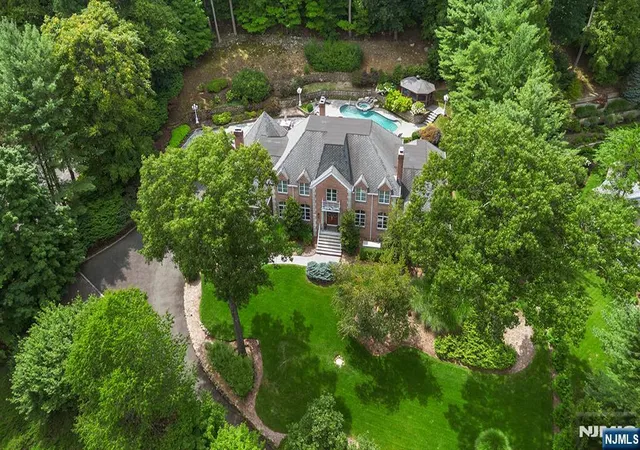 45th image of 27 Shinnecock Trl, Franklin Lakes, NJ 07417 | MLS# 26030142