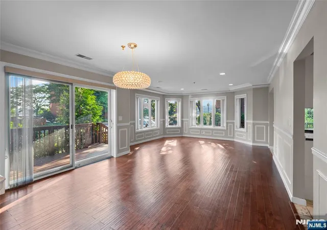 1st image of 304 Smith Ct, Edgewater, NJ 07020