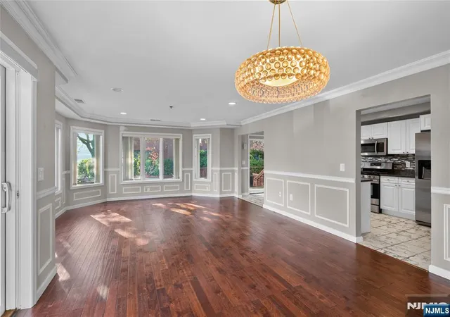 2nd image of 304 Smith Ct, Edgewater, NJ 07020