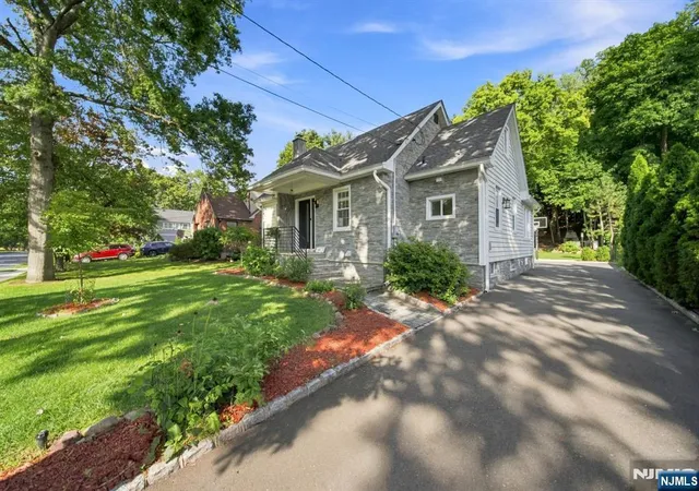 Photo 2 of Single family home for sale at 40 Dean Dr, Tenafly, NJ 07670 | MLS# 26030193 | Listing updated on 2026-08-23