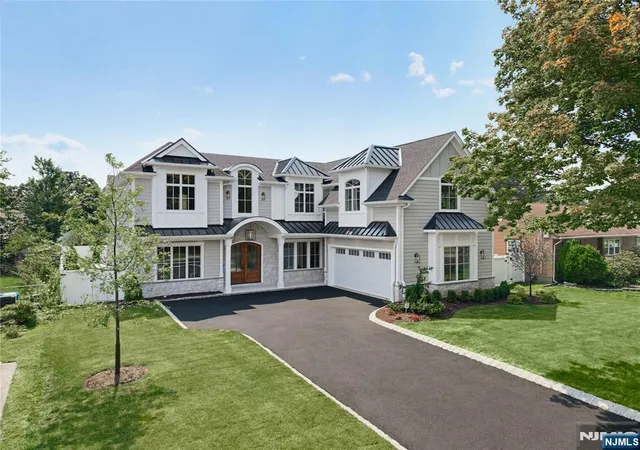 Photo 1 of Single family home for sale at 92 Oliver Rd, Paramus, NJ 07652 | MLS# 26030240 | Listing updated on 2026-09-17