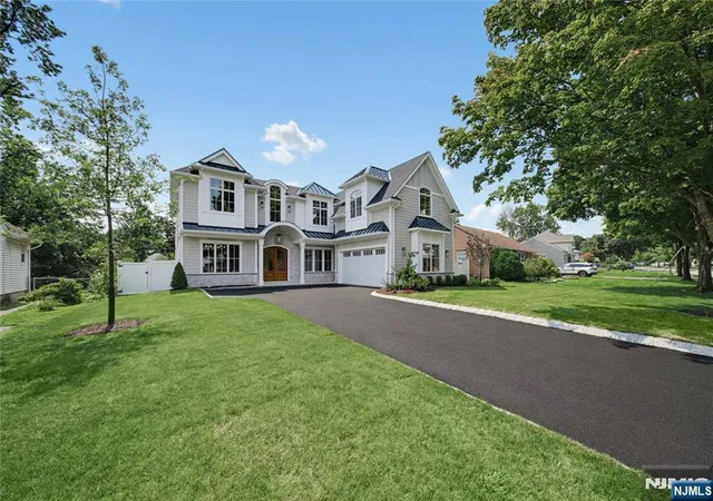 Photo 2 of Single family home for sale at 92 Oliver Rd, Paramus, NJ 07652 | MLS# 26030240 | Listing updated on 2026-09-17