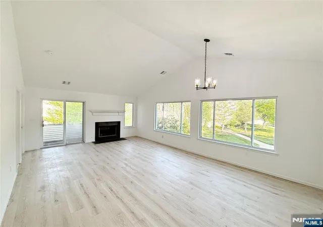 3rd image of 135 Falcon Ridge Way, Hamburg, NJ 07419 | MLS# 26030246