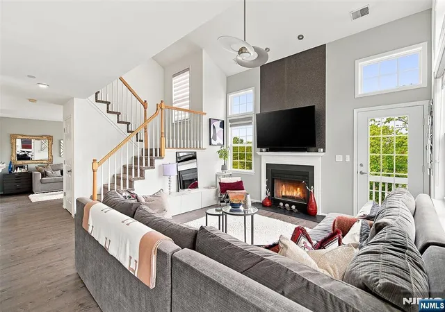 4th image of 3 Regency Cir, Englewood, NJ 07631 | MLS# 26030247